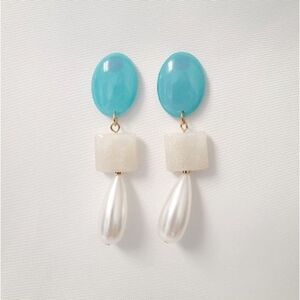 Pearl drop earrings M66